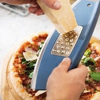 Нож для пиццы с теркой для сыра Berghoff Leo 3950025